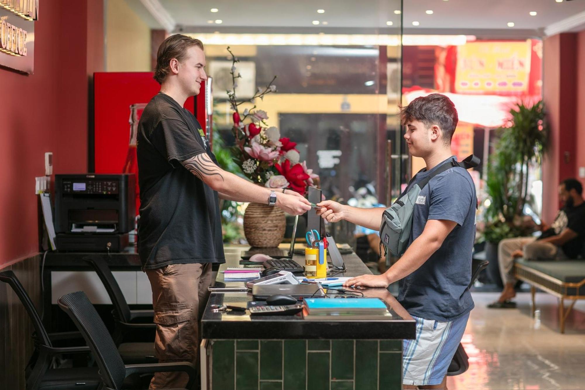 Lakeview Backpackers Hostel & Rooftop Bar Hanoi Exterior foto