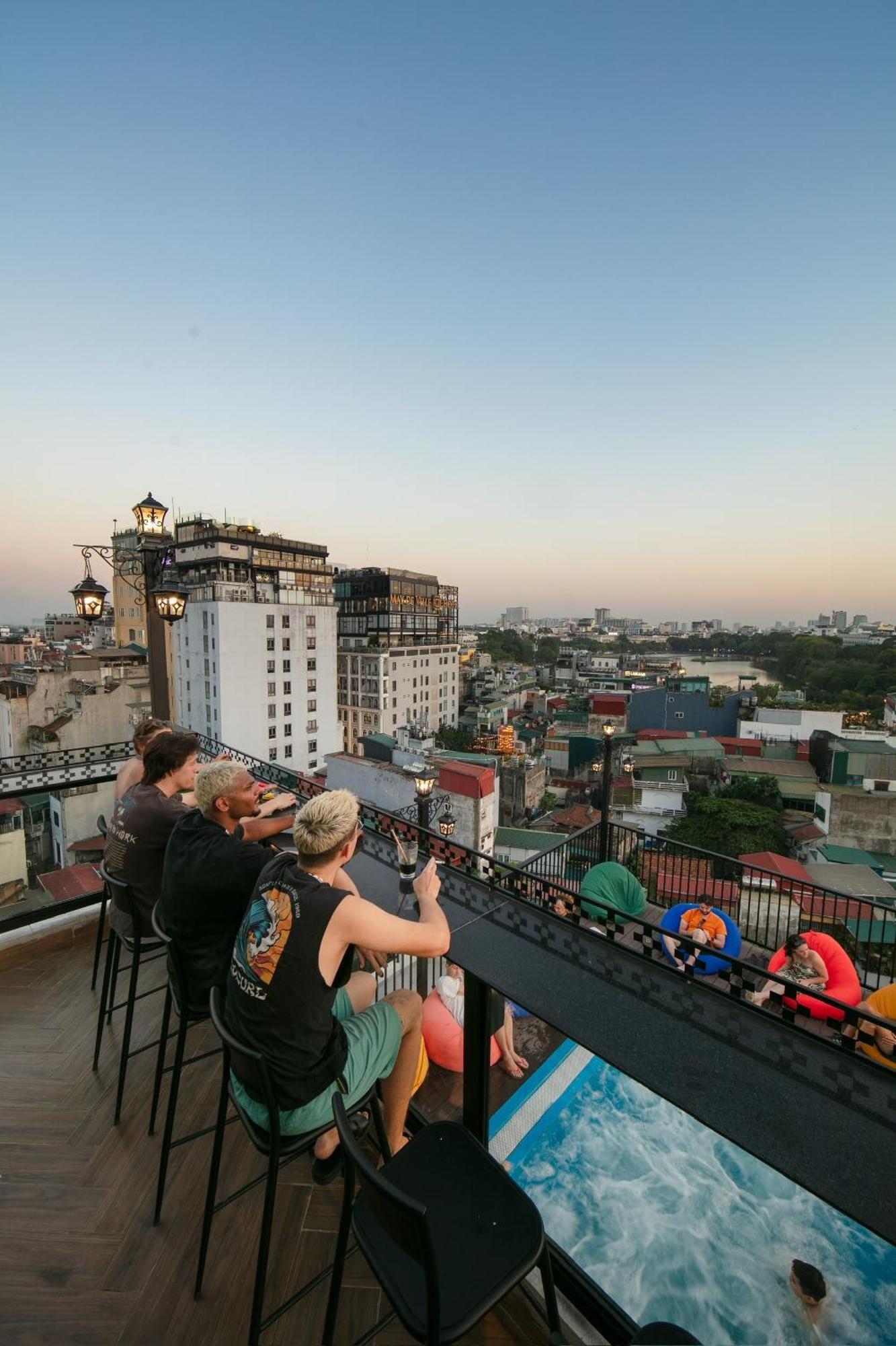 Lakeview Backpackers Hostel & Rooftop Bar Hanoi Exterior foto