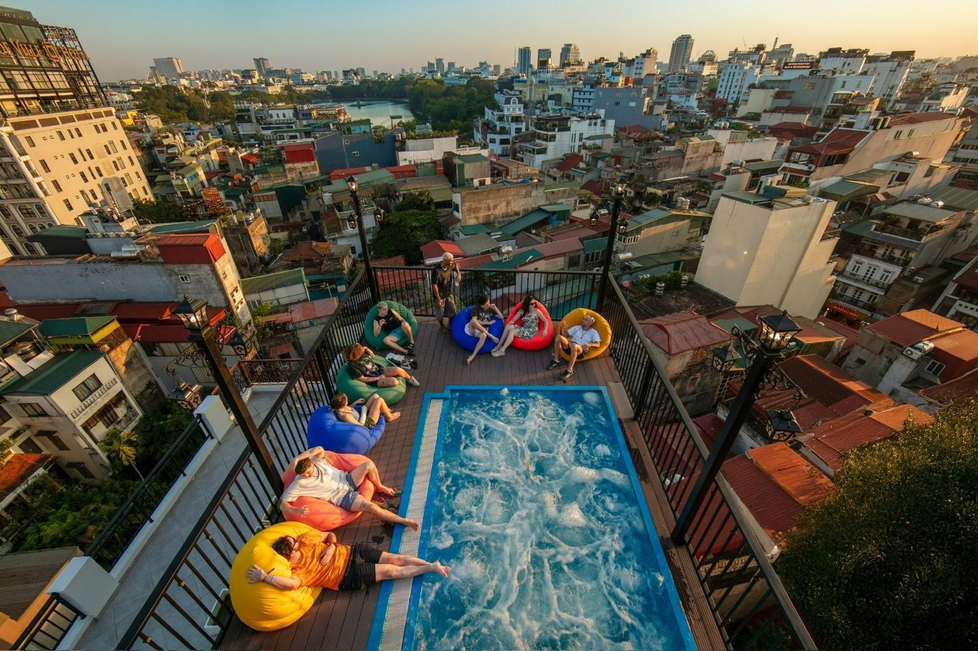 Lakeview Backpackers Hostel & Rooftop Bar Hanoi Exterior foto