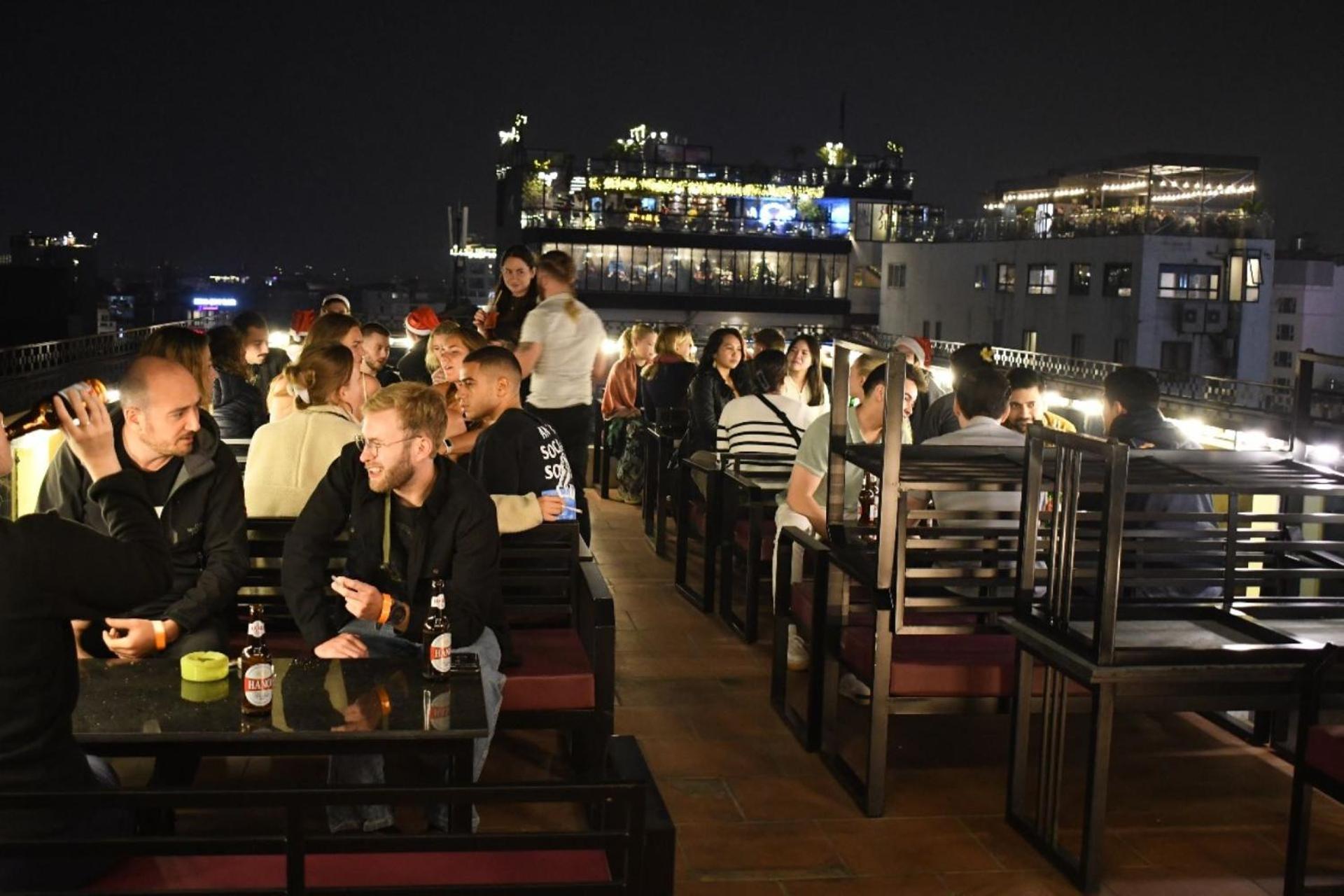Lakeview Backpackers Hostel & Rooftop Bar Hanoi Exterior foto